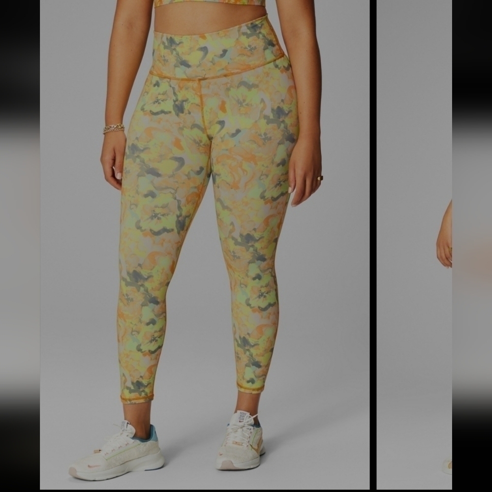 Fabletics Define PowerHold® High-Waisted 7/8 Legging. Color: PAINTED MARIGOLD. S